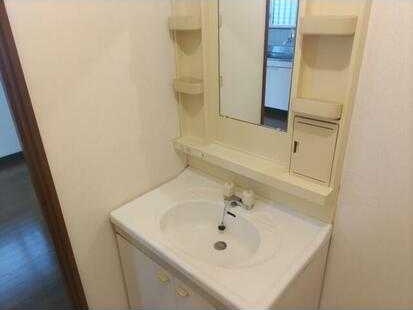 ��ʌ�����s�˒˓��R���ڂ̃A�p�[�g�̐��ʏ�