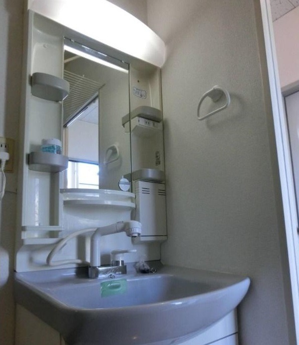 ��ʌ�����s�����Q���ڂ̃A�p�[�g�̐��ʏ�