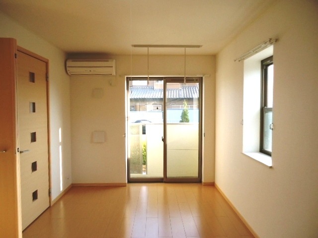 ��ʌ��k�����S�ɓޒ��厚�����̃A�p�[�g�̋��ԁE���r���O