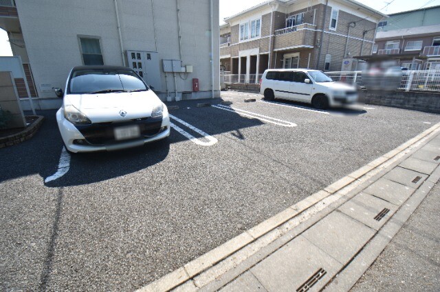 ��ʌ��k�����S�ɓޒ��厚�����̃A�p�[�g�̒��ԏ�