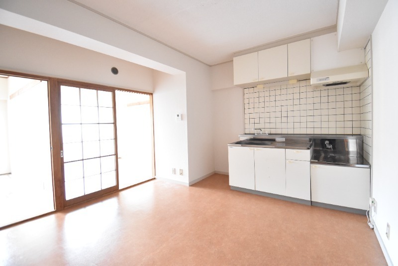 ��ʌ�����s������S���ڂ̃}���V�����̋��ԁE���r���O