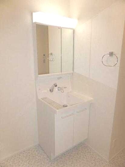 ��ʌ�����s�厚���R�̃A�p�[�g�̐��ʏ�