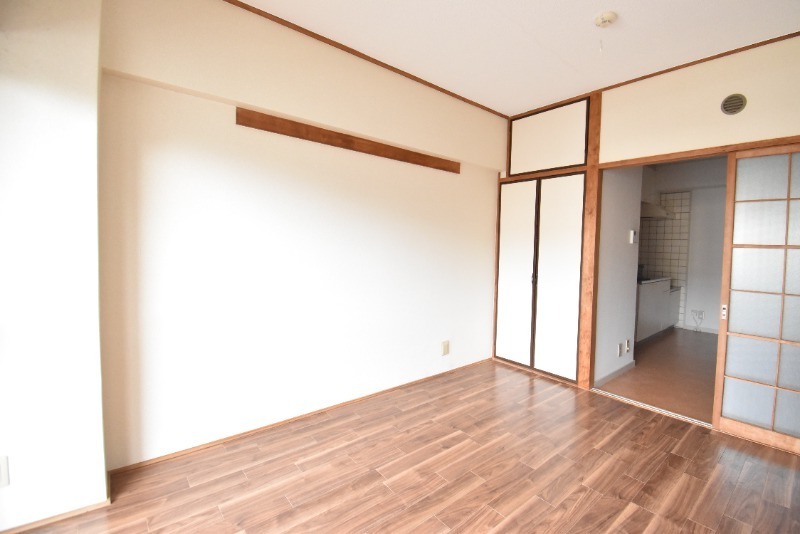 ��ʌ�����s������S���ڂ̃}���V�����̐Q��