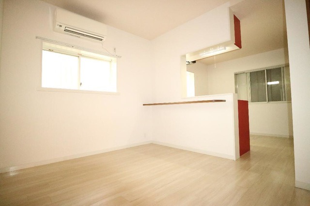 ��ʌ������s���h�R���ڂ̃A�p�[�g�̋��ԁE���r���O