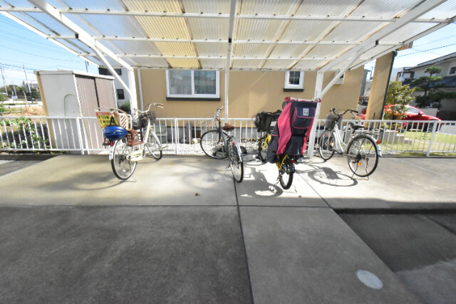 ��ʌ������s���h�R���ڂ̃A�p�[�g�̂��̑�