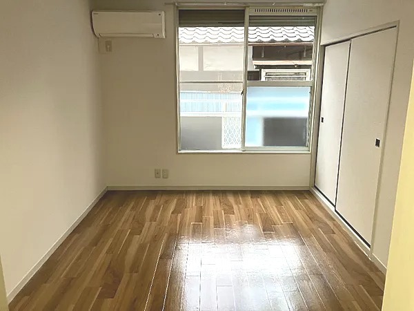 ��ʌ��������܎s��{��y�蒬�P���ڂ̃A�p�[�g�̋��ԁE���r���O