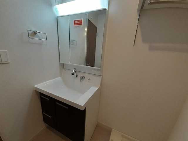 ��ʌ�����s�厚���s�g���̃A�p�[�g�̐��ʏ�