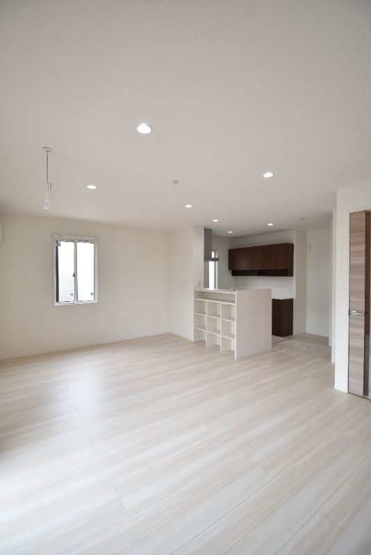 ��ʌ��������܎s��{��O���Q���ڂ̃e���X�n�E�X�̋��ԁE���r���O