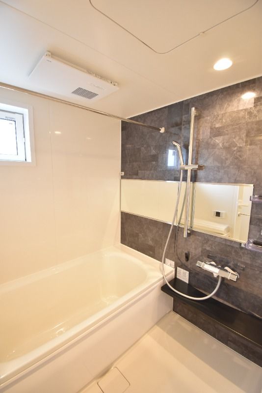 ��ʌ��������܎s��{��O���Q���ڂ̃e���X�n�E�X�̃o�X