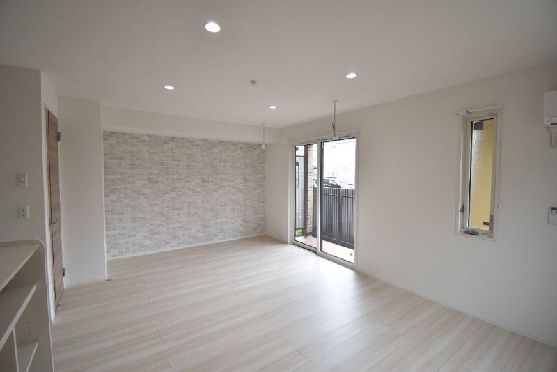 ��ʌ��������܎s��{��O���Q���ڂ̃e���X�n�E�X�̂��̑������E�X�y�[�X