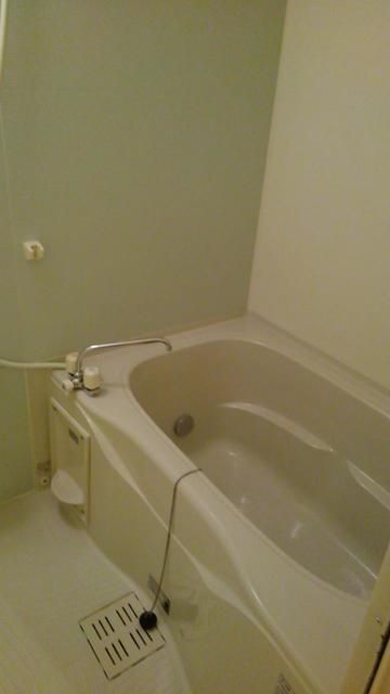 ��ʌ��������܎s�΋�厚���̃A�p�[�g�̃o�X