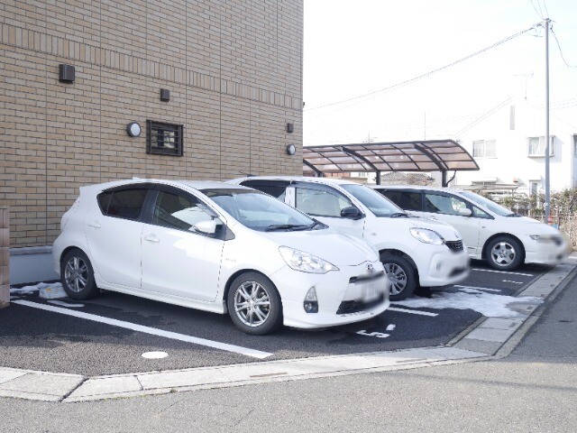 ��ʌ������s�������̃A�p�[�g�̒��ԏ�