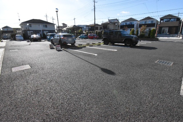 ��ʌ�����s���s�o�H�Q���ڂ̃A�p�[�g�̒��ԏ�