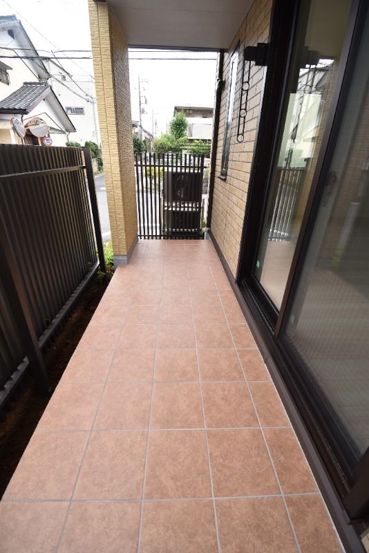 ��ʌ��������܎s��{��O���Q���ڂ̃e���X�n�E�X�̃o���R�j�[