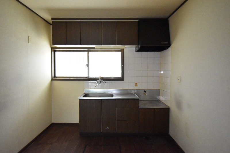 ��ʌ�����s���ԂQ���ڂ̃A�p�[�g�̃L�b�`��