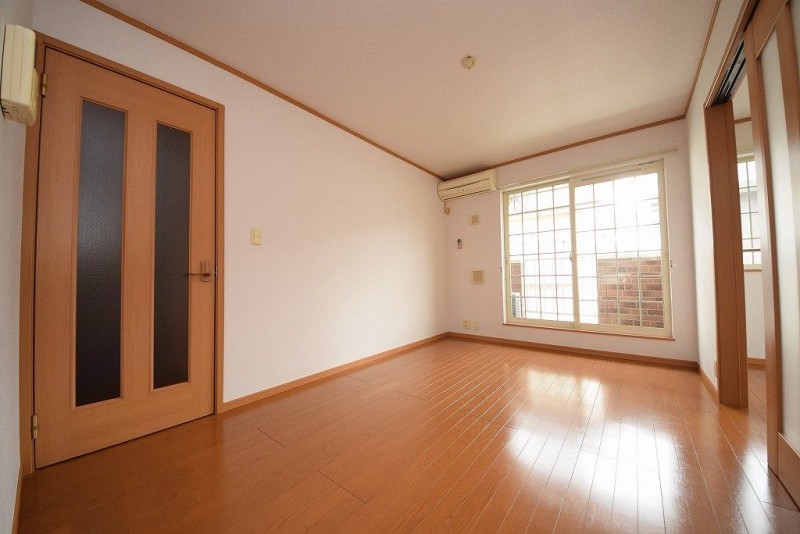 ��ʌ�����s���ԂP���ڂ̃A�p�[�g�̋��ԁE���r���O