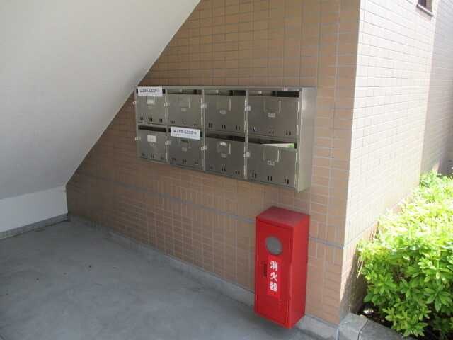 ��ʌ�����s��c�{�̃}���V�����̃G���g�����X