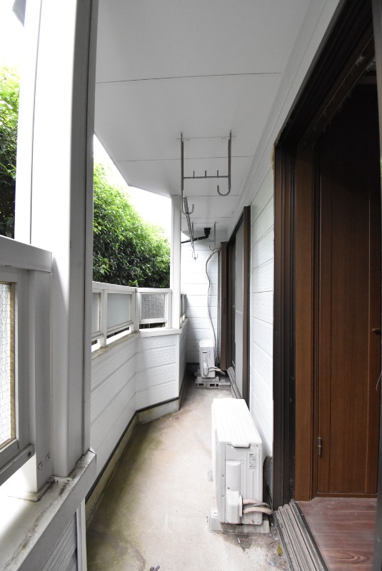 ��ʌ�����s���ԂQ���ڂ̃A�p�[�g�̃o���R�j�[