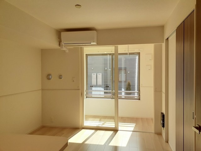 ��ʌ������s�V�����T���ڂ̃A�p�[�g�̋��ԁE���r���O