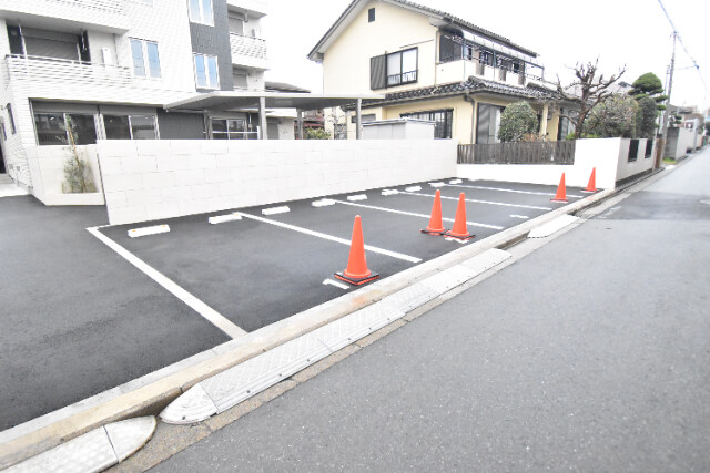 ��ʌ��������܎s��{��g�~���S���ڂ̃}���V�����̒��ԏ�