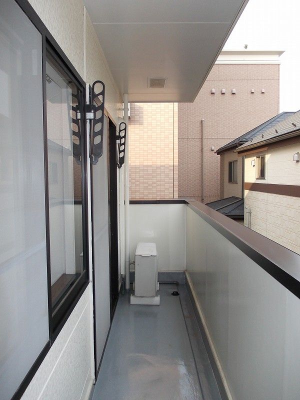 ��ʌ������s�V�h�Q���ڂ̃A�p�[�g�̃o���R�j�[