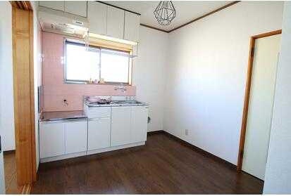 ��ʌ������s�ԌI�S���ڂ̃A�p�[�g�̋��ԁE���r���O