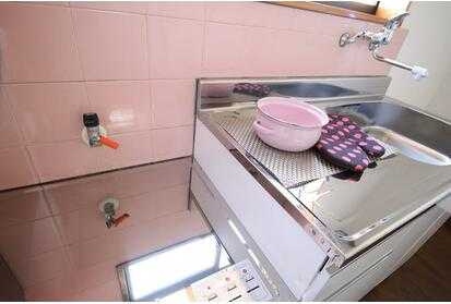 ��ʌ������s�ԌI�S���ڂ̃A�p�[�g�̃L�b�`��