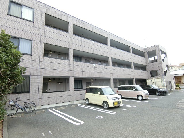 ��ʌ�����s�厚������̃}���V�����̒��ԏ�