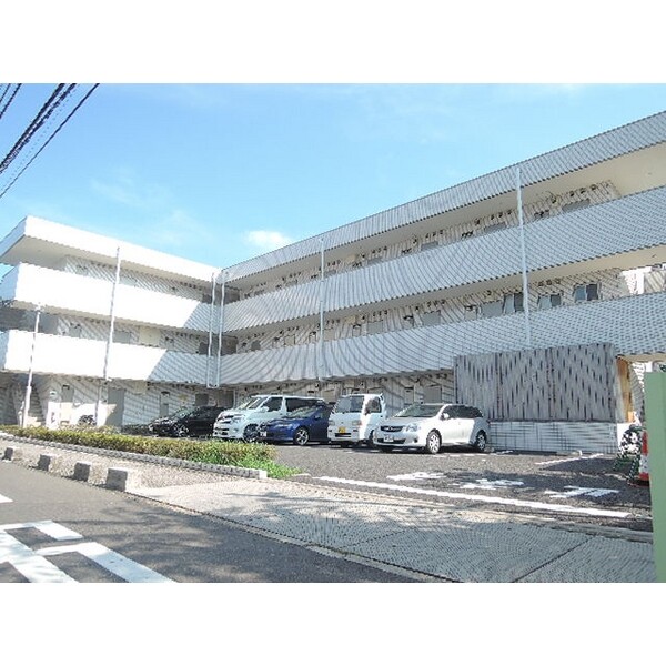 ��ʌ������s�k�J�R���ڂ̃}���V�����̒��ԏ�