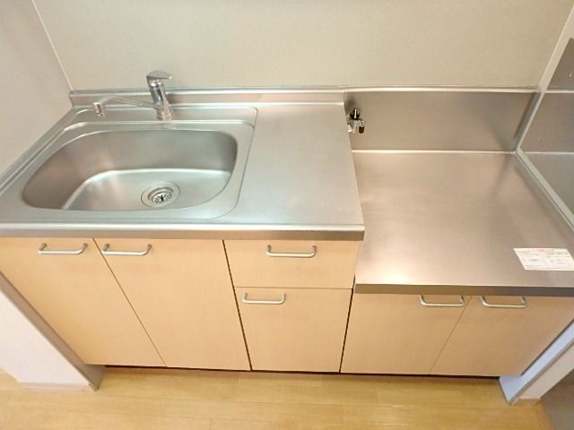 ��ʌ��������܎s�k��{�����Q���ڂ̃A�p�[�g�̃L�b�`��