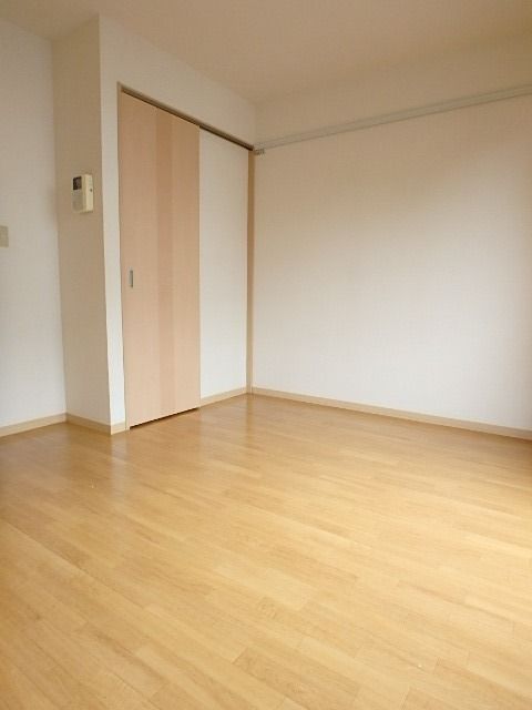 ��ʌ��������܎s�k��{�����Q���ڂ̃A�p�[�g�̂��̑������E�X�y�[�X