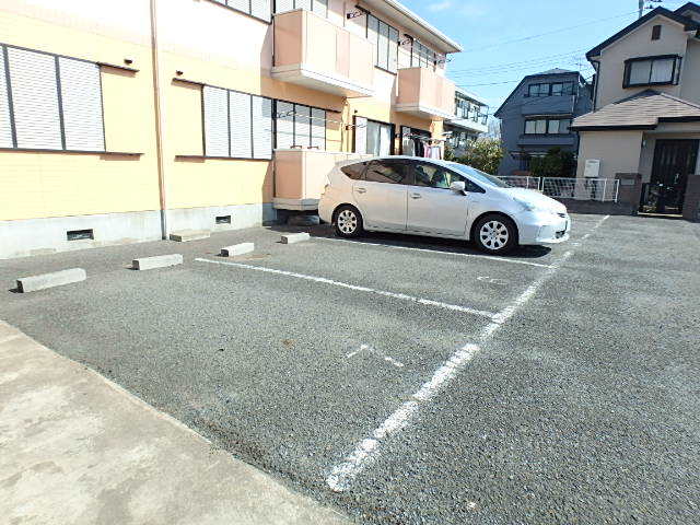 ��ʌ��������܎s����厚���V�n�̃A�p�[�g�̒��ԏ�