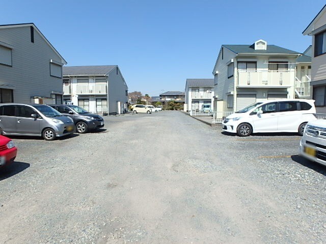 ��ʌ��������܎s������厚�䑠�̃A�p�[�g�̒��ԏ�