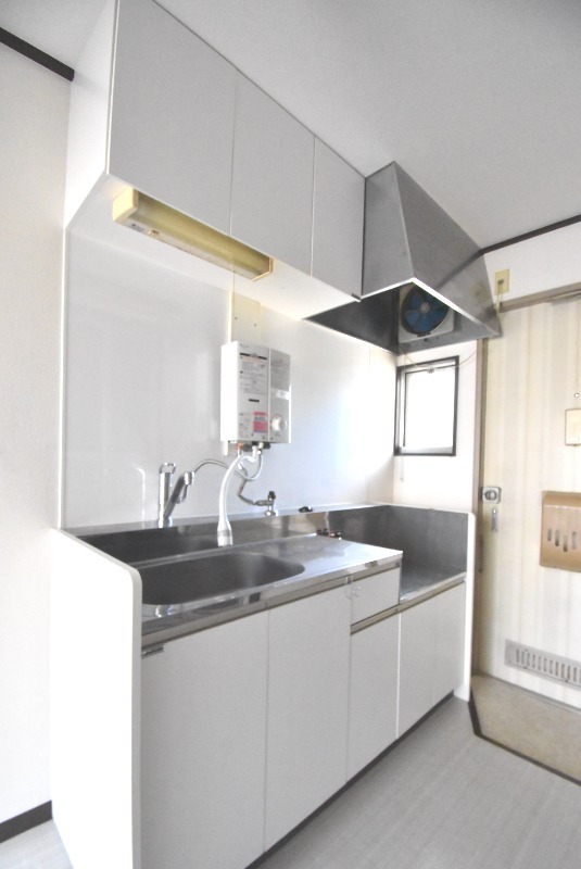 ��ʌ��������܎s�Y�a�撇���S���ڂ̃A�p�[�g�̃L�b�`��