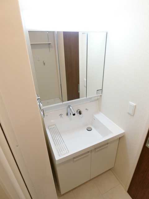 ��ʌ�����s���R���ڂ̃A�p�[�g�̐��ʏ�