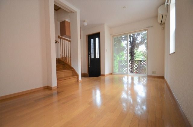 ��ʌ��k�����S�ɓޒ��厚�����̃^�E���n�E�X�̋��ԁE���r���O