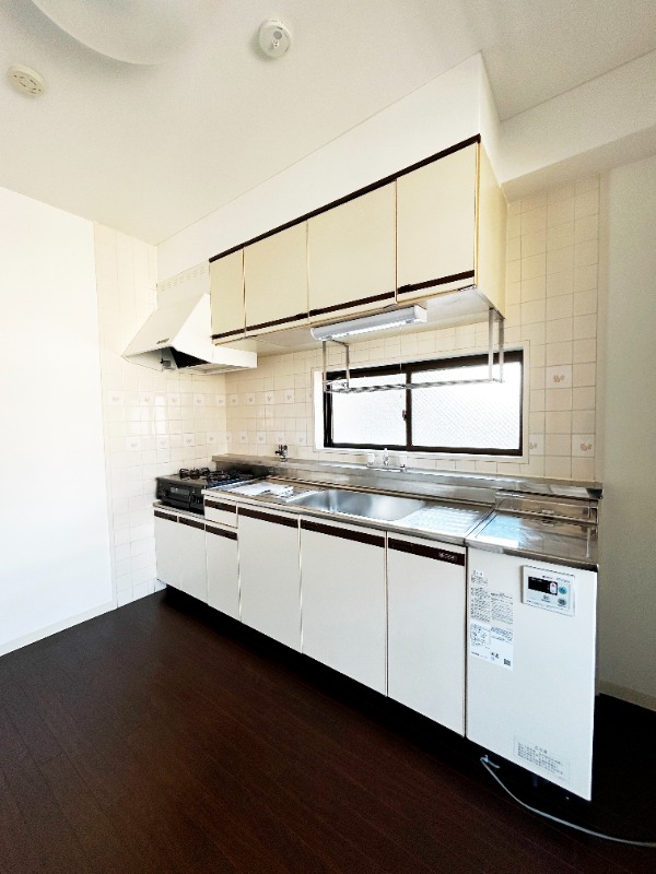 ��ʌ��������܎s�Y�a���ՂP�O���ڂ̃}���V�����̃L�b�`��