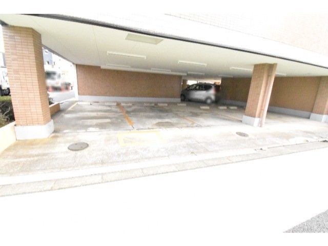 ��ʌ��������܎s��{�擌���Q���ڂ̃}���V�����̒��ԏ�