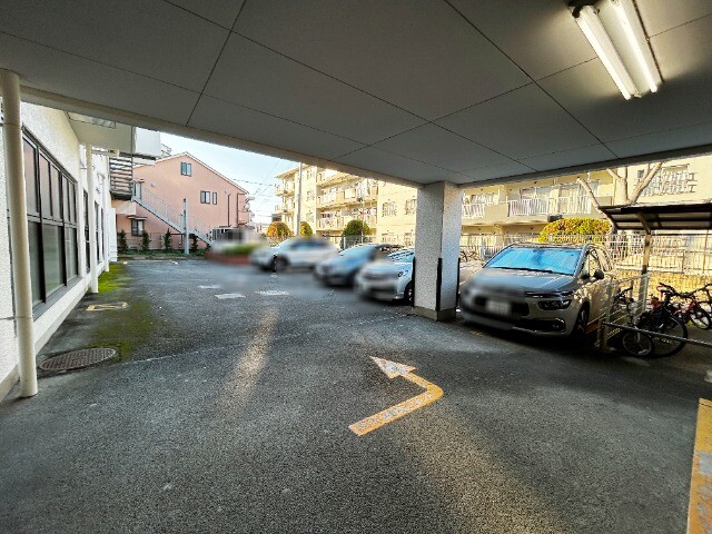 ��ʌ��������܎s�Y�a���ՂP�O���ڂ̃}���V�����̒��ԏ�