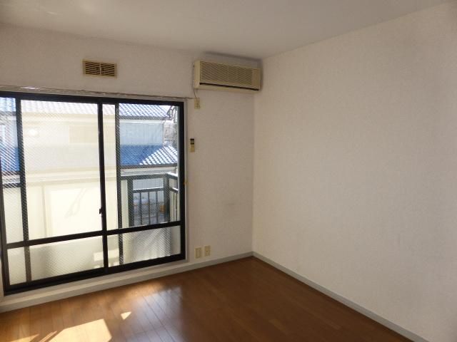 ��ʌ�����s�厚������̃A�p�[�g�̋��ԁE���r���O