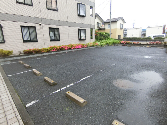 ��ʌ��@�c�s���S���ڂ̃}���V�����̒��ԏ�