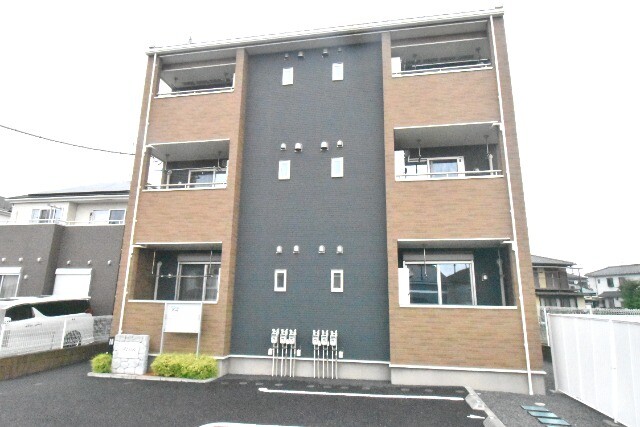 ��ʌ�����s�厚�_�˂̃A�p�[�g�̌����O��