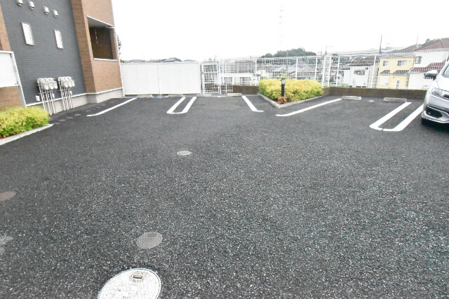 ��ʌ�����s�厚�_�˂̃A�p�[�g�̒��ԏ�