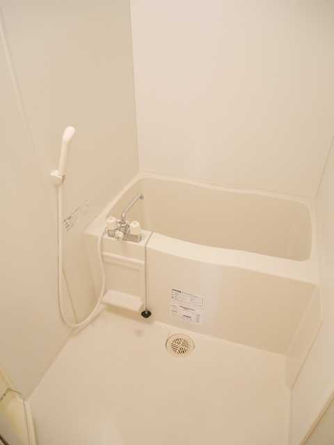 ��ʌ��k�����S�ɓޒ������Q���ڂ̃A�p�[�g�̃o�X