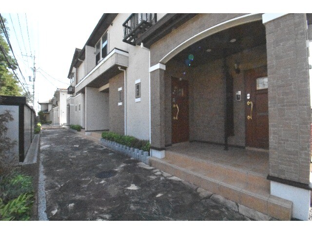 ��ʌ�����s���̏o�R���ڂ̃A�p�[�g�̃G���g�����X