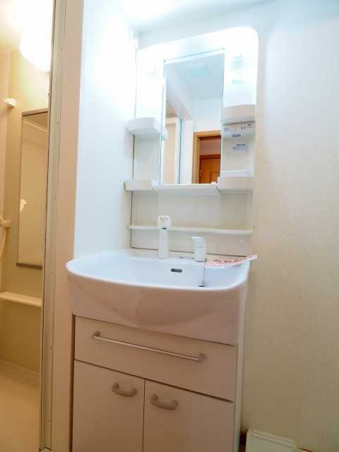 ��ʌ��������܎s��΋擌��΂R���ڂ̃}���V�����̐��ʏ�