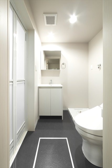 ��ʌ��������܎s�������a�c���Q���ڂ̃A�p�[�g�̐��ʏ�