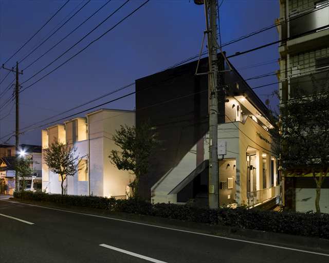 ��ʌ��������܎s�������a�c���Q���ڂ̃A�p�[�g�̃G���g�����X