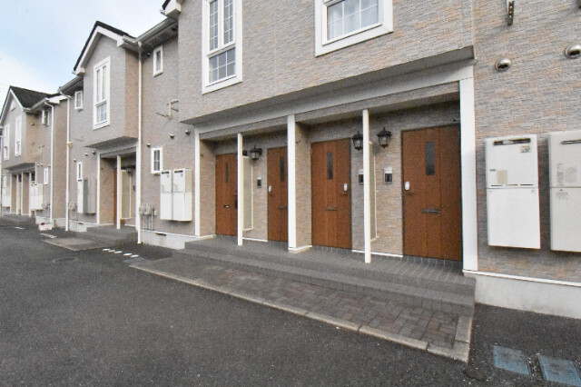 ��ʌ��k�����S�ɓޒ����P���ڂ̃A�p�[�g�̃G���g�����X