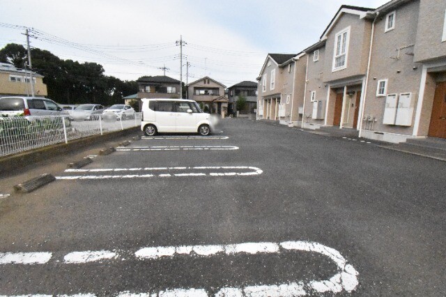 ��ʌ��k�����S�ɓޒ����P���ڂ̃A�p�[�g�̒��ԏ�